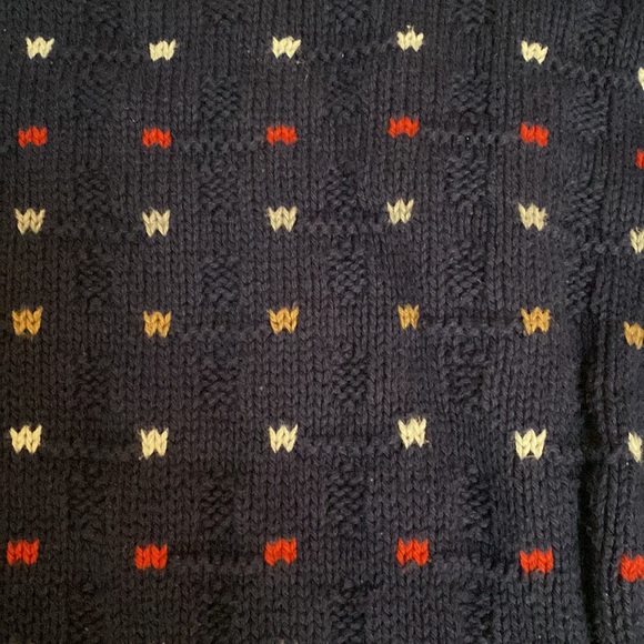 Eddie Bauer men’s sweater. No size in the label. Is a large or extra large . - Picture 3 of 3